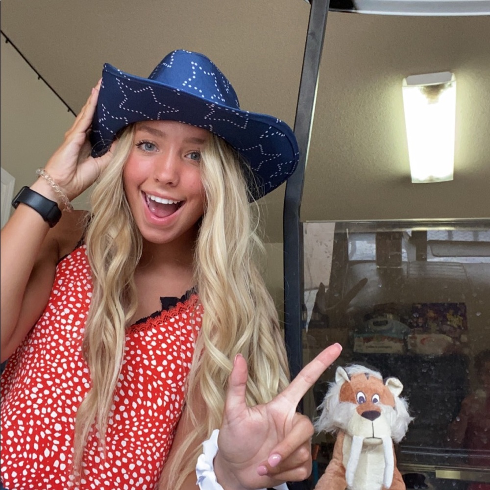 Meet your Posher, Hope